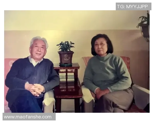 从平凡到辉煌普通家庭出身的足球明星逆袭人生的传奇故事