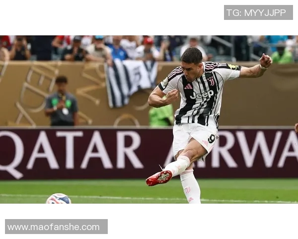 全球足球明星球员最新动态与转会消息全面解析